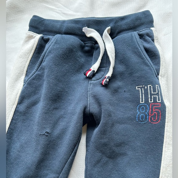 (2 for $20) Tommy Hilfiger Unisex Kids Sweatpants - Picture 1 of 6